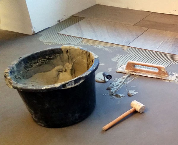 Materiaal tegelzetter tegelvloer